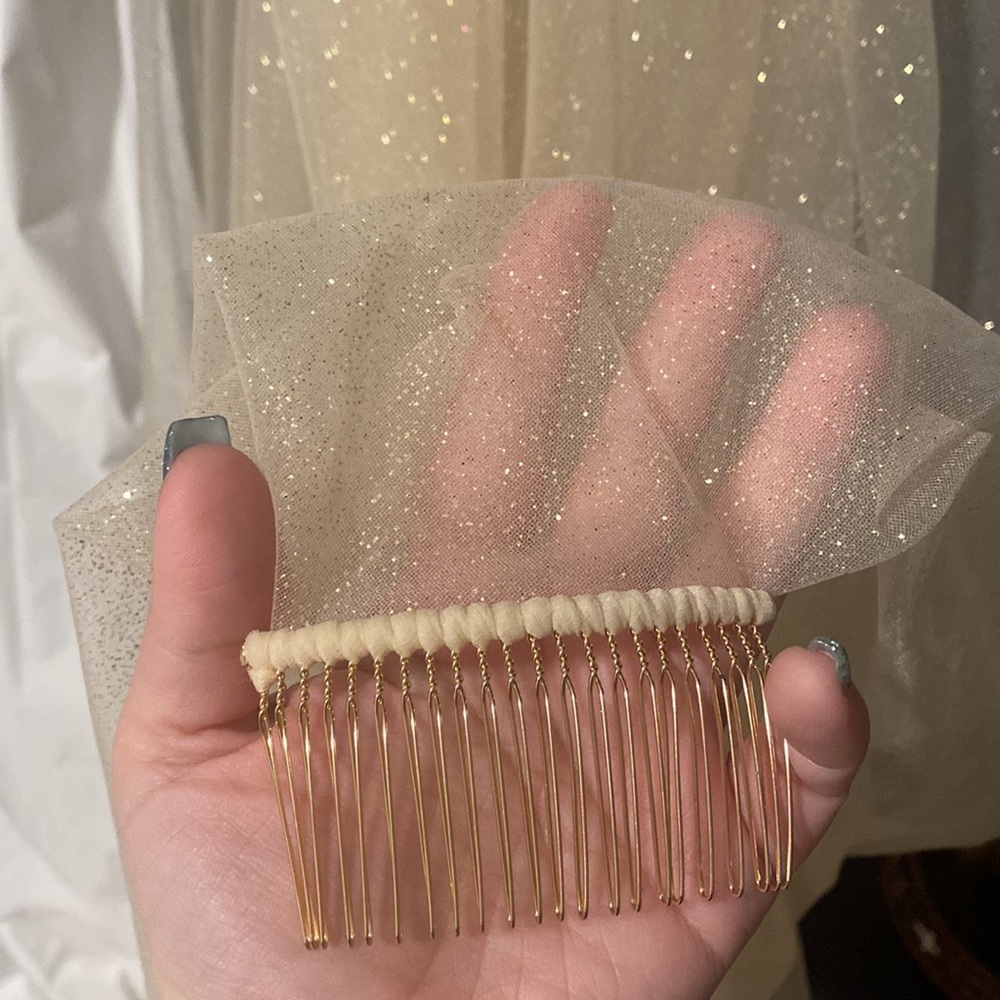 NWOT Handmade gold glitter veil